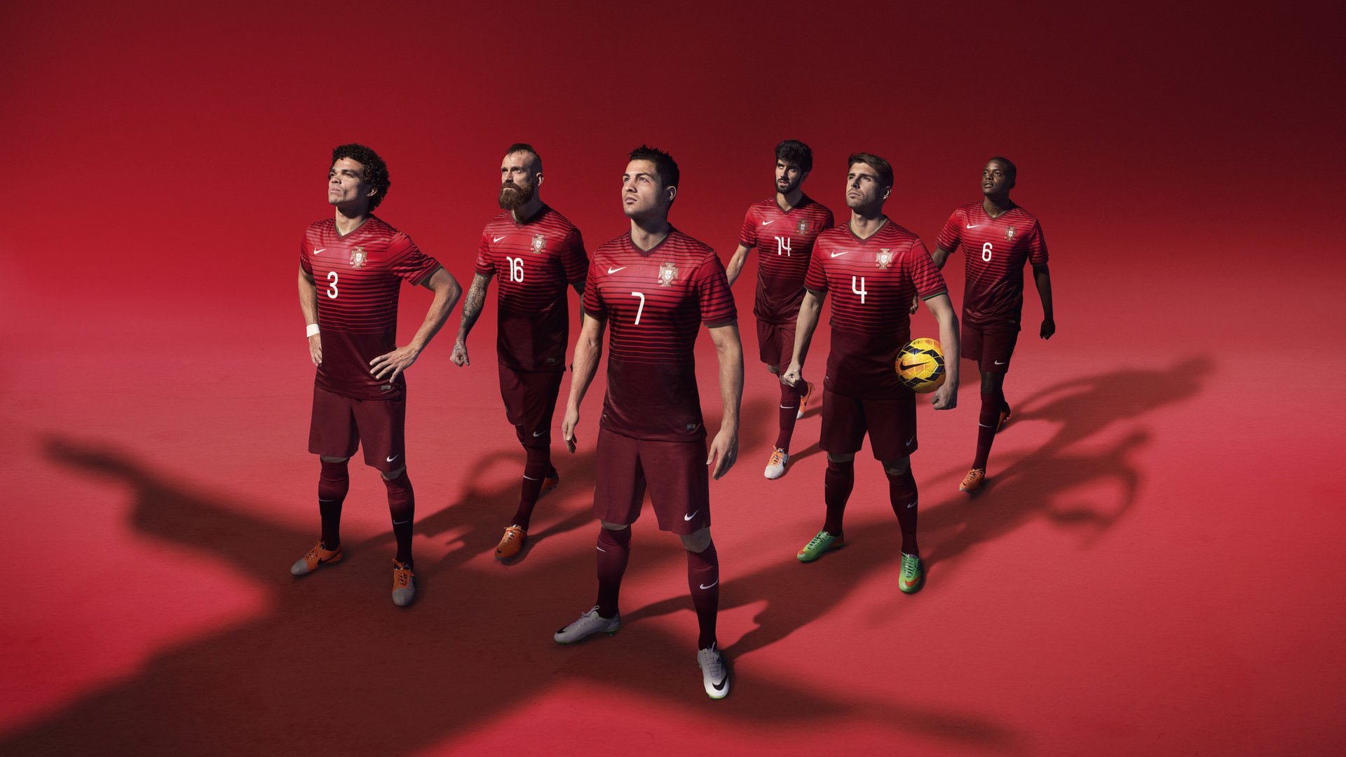 库兹马诺维奇在巴黎奥运会手球比赛中展现出强大的心理素质，库兹马首发