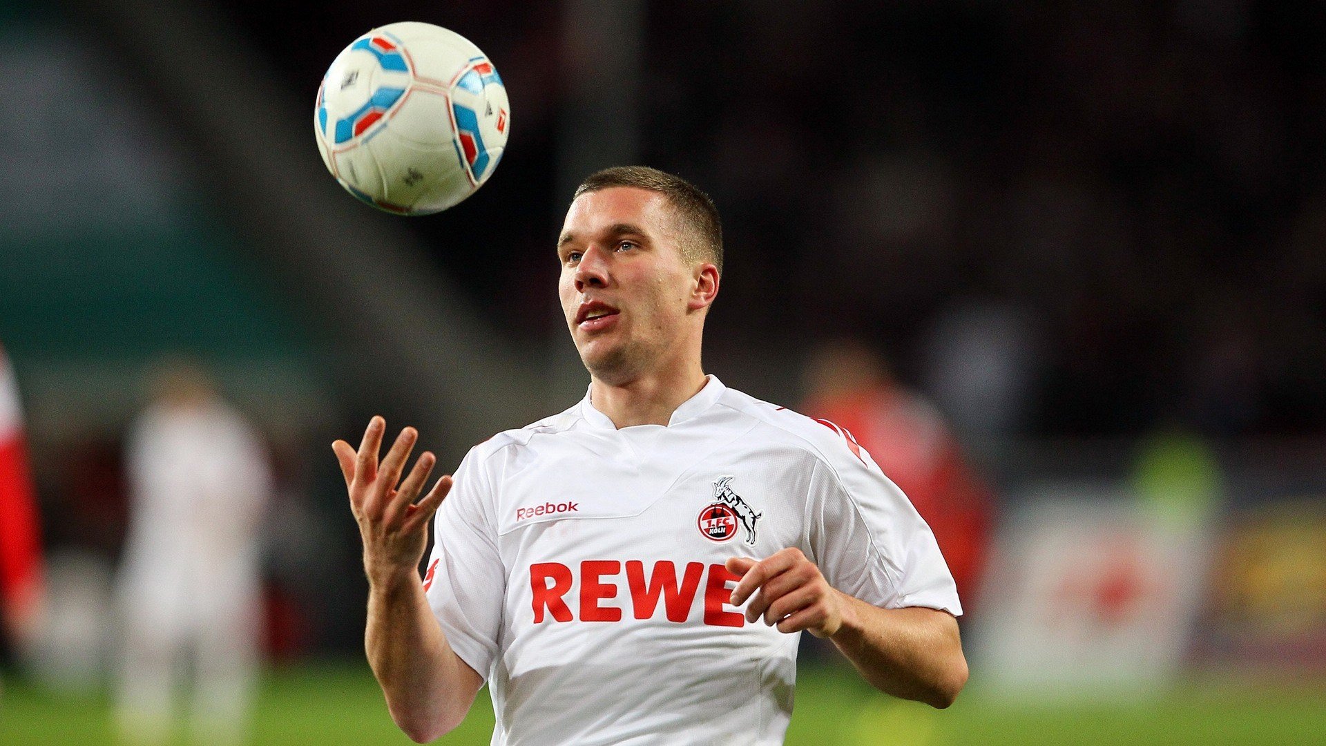 爱游戏体育在线-梅西领军巴萨逆袭，轻轻晋级一轮，梅西20年巴萨