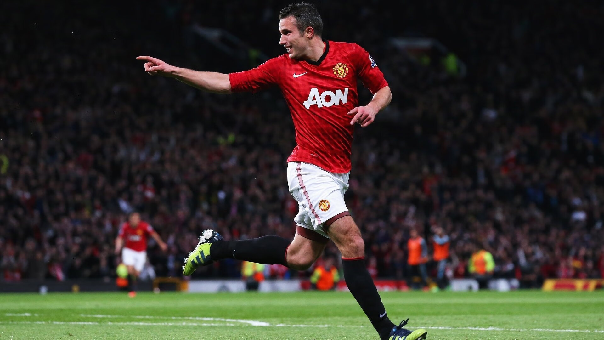 火爆足球比赛中球员传球配合默契，足球传球配合训练视频